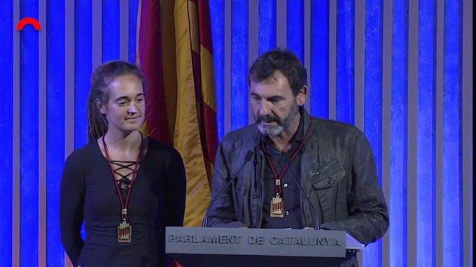 [VÍDEO] Òscar Camps i Carola Rackete reben la Medalla d'Honor del Parlament de Catalunya per la seva tasca humanitària