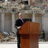 El primer ministre canadenc ha ofert unes paraules davant un dels edificis enderrocats pel terratrèmol sofert a aquesta localita