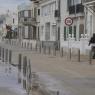 A primera hora del matí, els carrers més propers a la mar del Portitxol ja començaven a estar esquitats.
